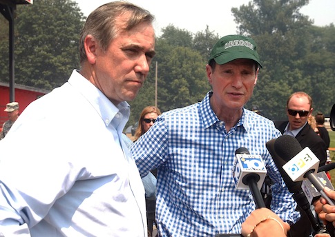 Oregon Senators Jeff Merkley, left, and Ron Wyden want audit of Oregon's health care exchange