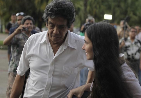 Cuba's best-known dissident, blogger Yoani Sanchez, walks with her husband Reinaldo Escobar outside Havana's Jose Marti International Airport May 30, 2013