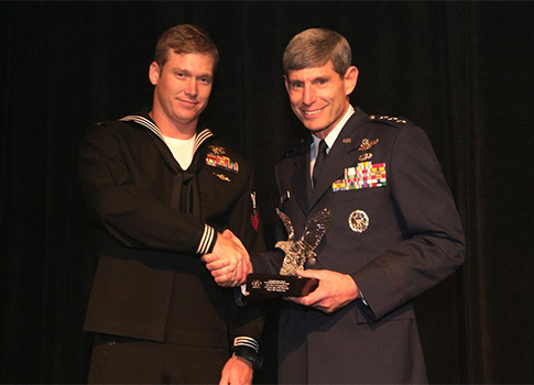 Kyle receiving the JINSA Award / Facebook