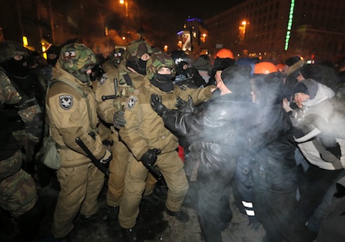 Ukrainian riot police pull pro-European Union activists out from their camp