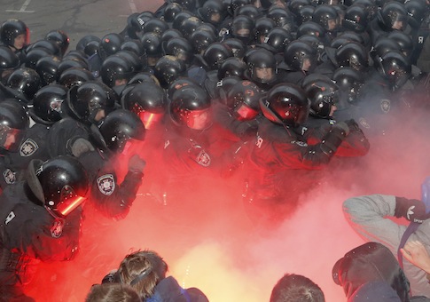 Ukraine protest police crackdown tear gas flash grenades