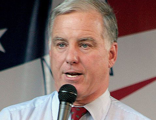 Howard Dean involved in car accident during radio interview