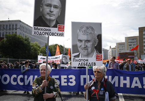 Russian Dissident Nemstov Calls for Pressure on Putin
