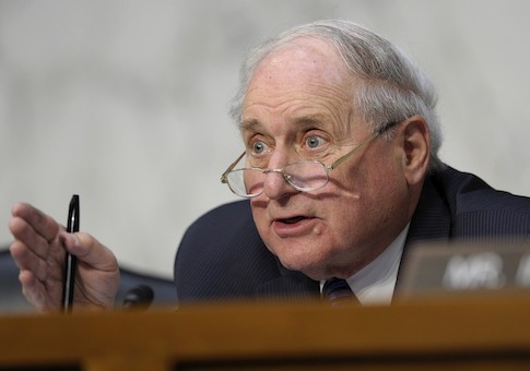 Carl Levin Calls for Supporting Syrian Rebels in Syrian Civil War