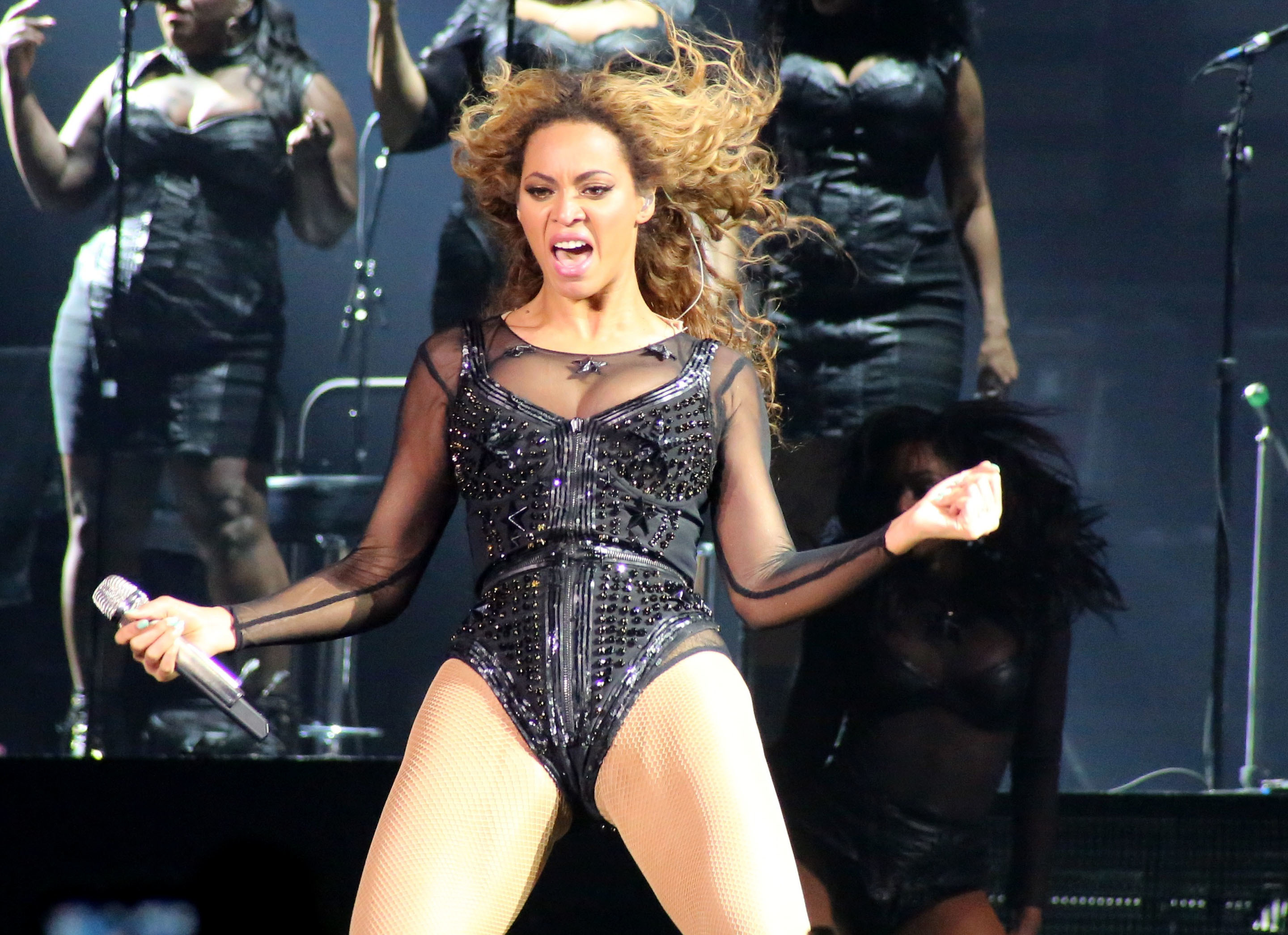 Beyoncé: 'Put That Damn Camera Down' (Video)