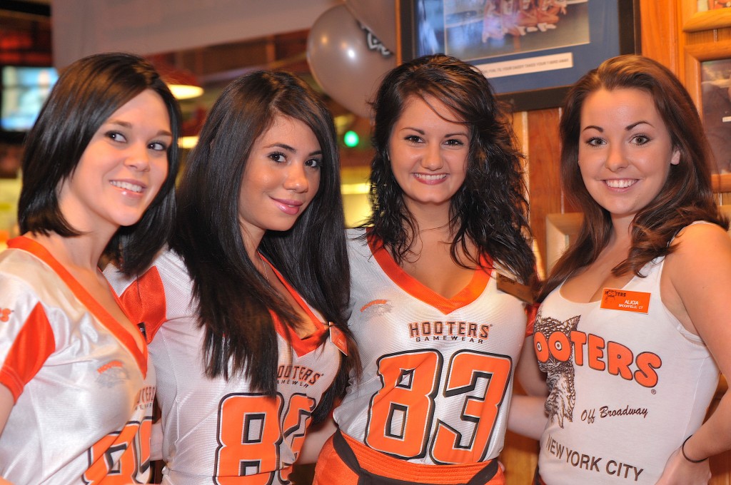 San Diego Hooters Refuse to Serve Bob Filner