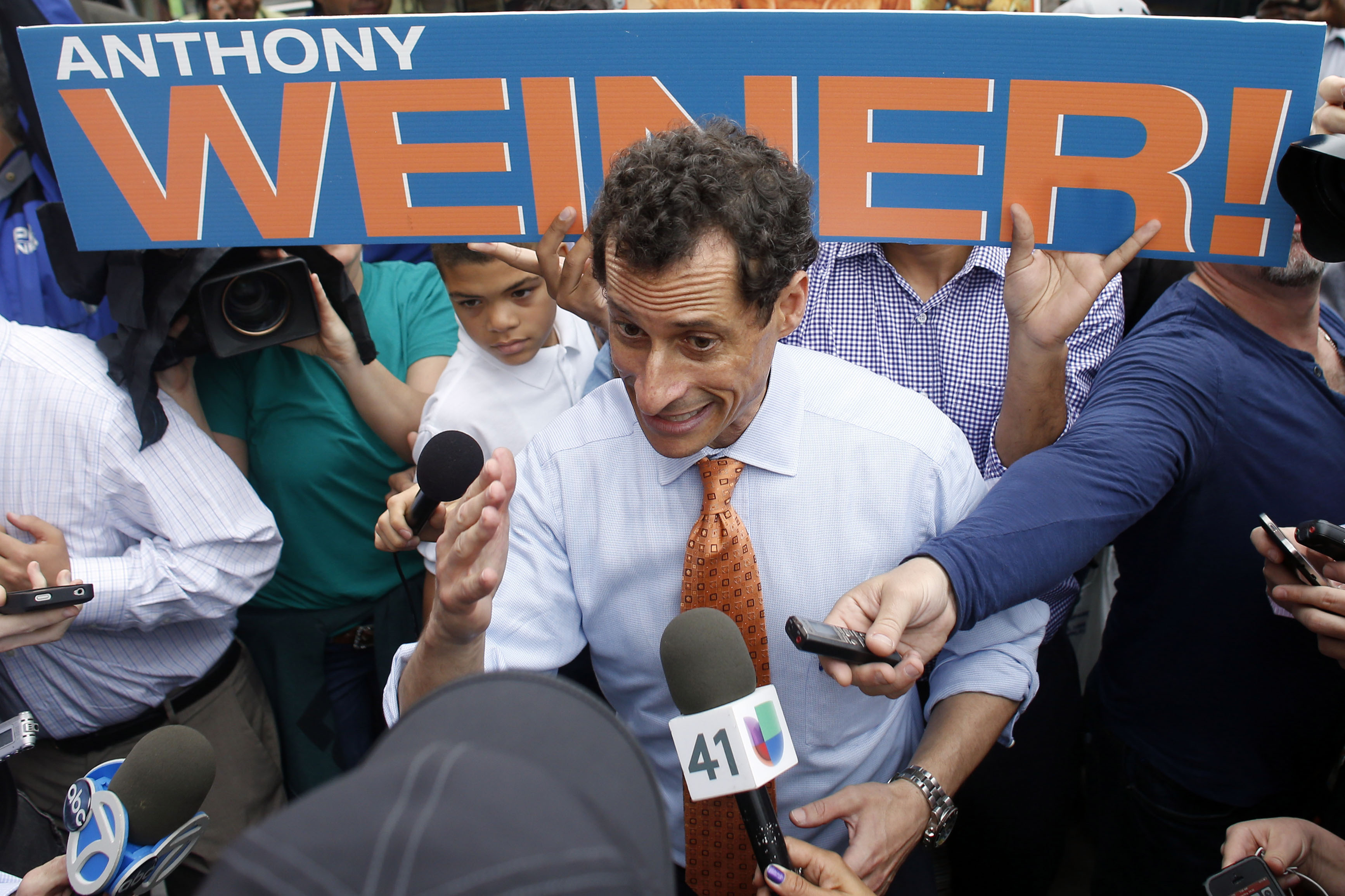 Top PR Exec Quits After Firm Hires Anthony Weiner