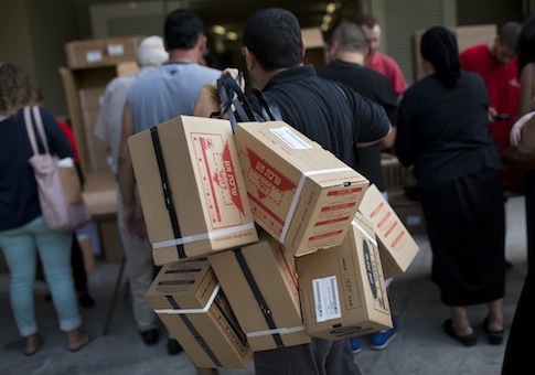 Israel Distribution Centers Overwhelmed by Demand for Gas Masks