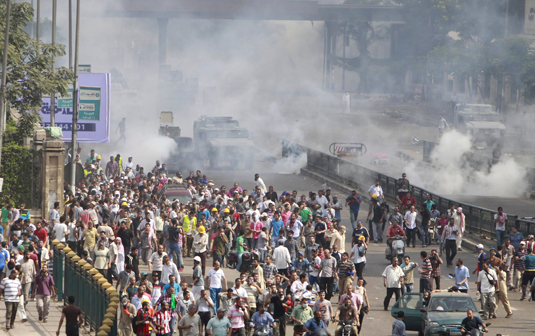 Egyptian Forces Open Fire, Move in to Clear Cairo Protests