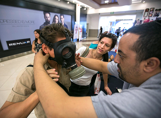 Israelis Line Up for Gas Masks over Syria War Fears