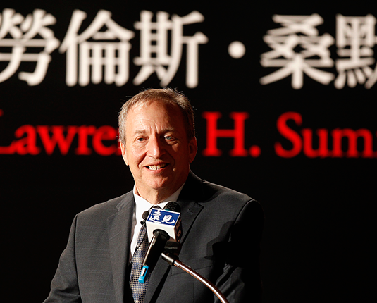 Former Obama Aide Summers Withdraws from Fed Chair Consideration