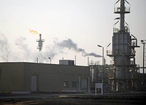 Official: Iran Skirting Oil Sanctions