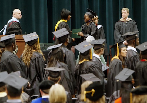 2014 College Grads Get Diplomas, Not Jobs