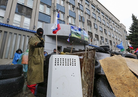 Ukraine Separatists Stay Put Despite Diplomatic Deal