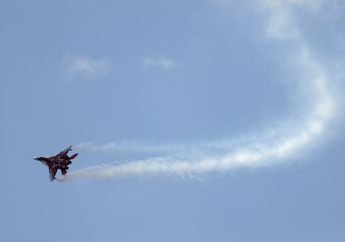 Russian Jet Passes Over U.S. Warship