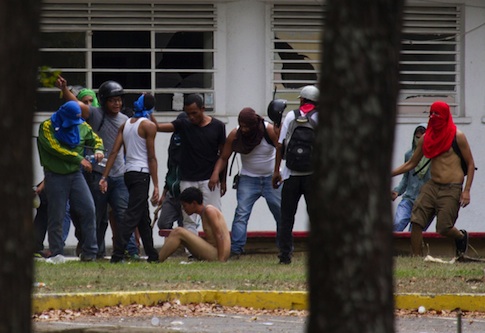 Venezuelan Students Attacked by Pro-Maduro Vigilantes