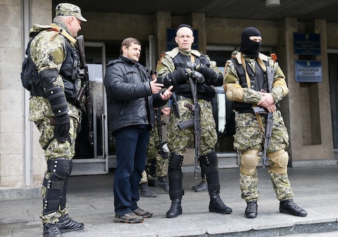 Separatist Unrest Spreads in Ukraine, No Sign of Military Crackdown