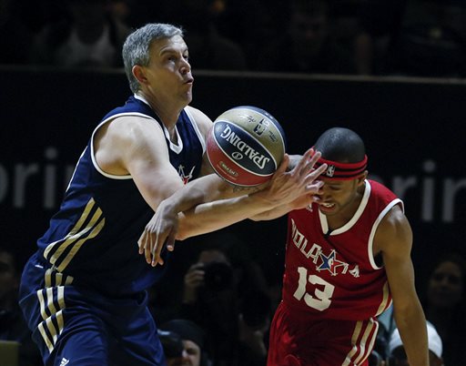 Arne Duncan Plays Awful Defense in Basketball