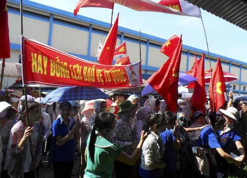Anti-China Riots in Vietnam Leave 21 Dead