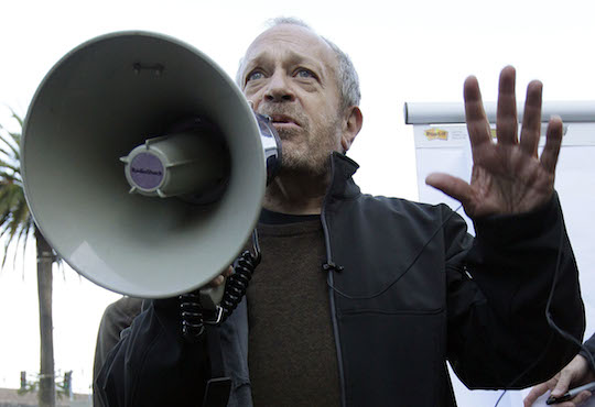 Do-Nothing Millionaire Laments that Millionaires Do Nothing