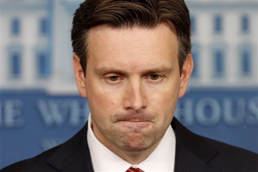 White House Leads Briefing With Statement on Flint, Does Not Mention Navy SEAL Killed in Iraq