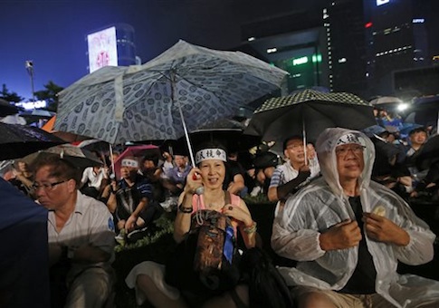 Clashes Escalate in Hong Kong Between Protesters, Police