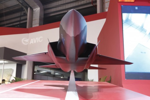 American Pilots Warn of Chinese Stealth Fighter Capabilities