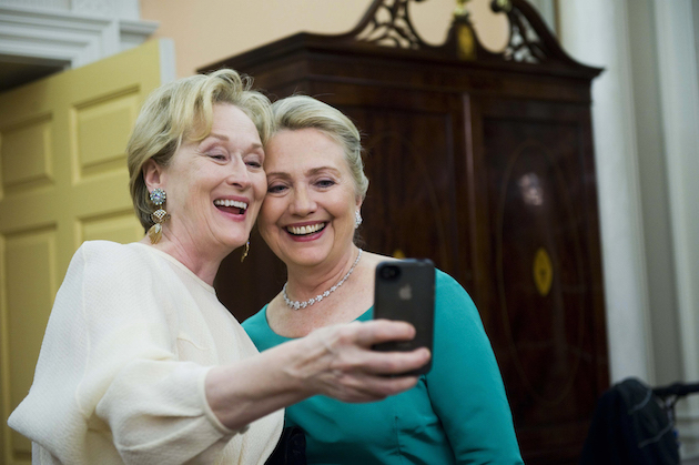 Hillary Clinton: A Life in Pictures (Vol. 2)