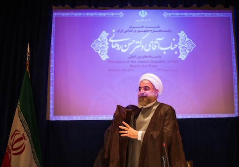 Iran Will Only Sign Nuclear Deal if Sanctions Lifted 'Same Day'