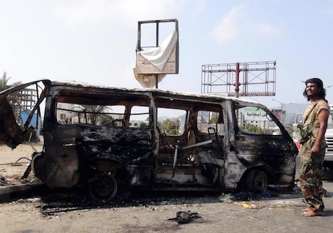 Unidentified Troops Land in Aden After Houthis Seize Center