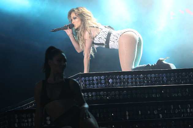 Moroccan Gov't Seeks to Distance Itself from Bill Clinton by Criticizing Provocative Jennifer Lopez Performance