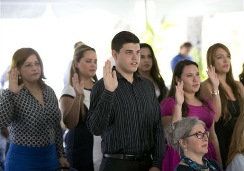 USCIS Denies That Modifications to Oath of Allegiance Flout the Law