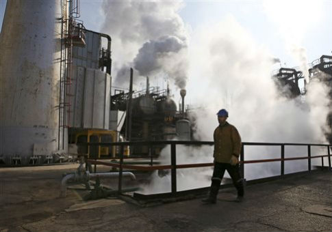 Nuclear Deal Opens World Markets to Iranian Oil as U.S. Export Ban Persists