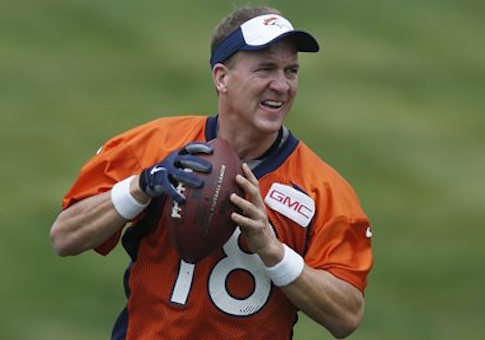 Peyton Manning Visits Military Personnel, Police at Site of Chattanooga Shootings
