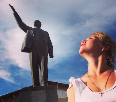 PICTURES: Communist 'Selfies with Lenin' Campaign Takes Off in Russia