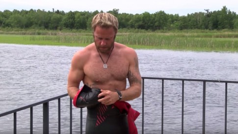 Navy Vet Swims Mississippi River to Remember Fallen