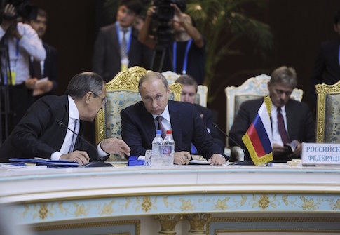U.S., Russian Top Diplomats Talk Amid Syria Buildup