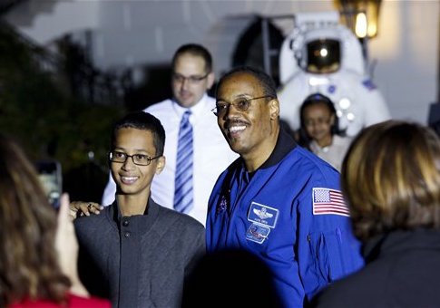 ‘Clock Boy’ Decides to Leave US After Meeting Obama