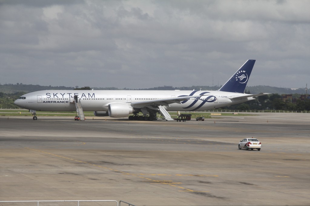 Report: Plane Forced to Make Emergency Landing in Kenya Had 'Fake' Bomb in Toilet