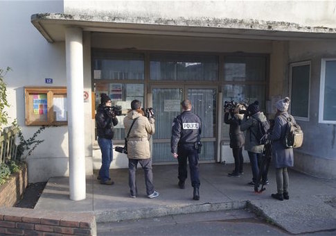 Teacher in Paris Suburb Claims Attack by ISIS Supporter [UPDATED]