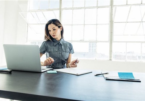 Wives Earn Higher Salaries Than Their Husbands in 20 Percent of Families