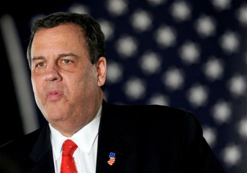 Chris Christie Endorses Trump After Calling Him ‘Guy Who’s Playing Make-Believe on Television’