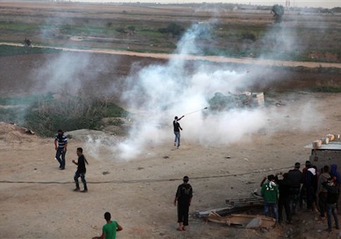 Israeli Security Officials Say Thousands of Gazans Coming Over Border Fence to Find Work