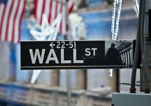 Economy Grows 1 Percent in Fourth Quarter of 2015