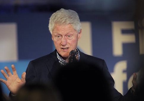 Polish PM Wants Apology From Bill Clinton for Saying Country Wants Dictatorship