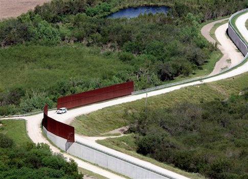 Report: More Than 331,000 Illegal Immigrants Snagged at Southern Border in 2015
