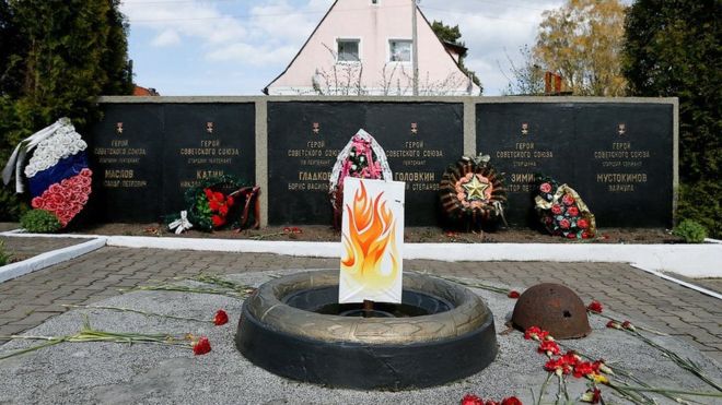 Russian Village Replaces ‘Eternal Flame’ With Cardboard Cutout