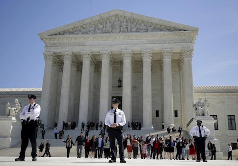 Supreme Court, Split 4-4, Blocks Obama Immigration Plan