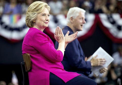 Clintons Made $6,725,000 in Speaking Fees in 2015