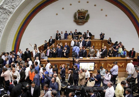 Venezuela Congress Presses for Maduro Trial in Rowdy Session
